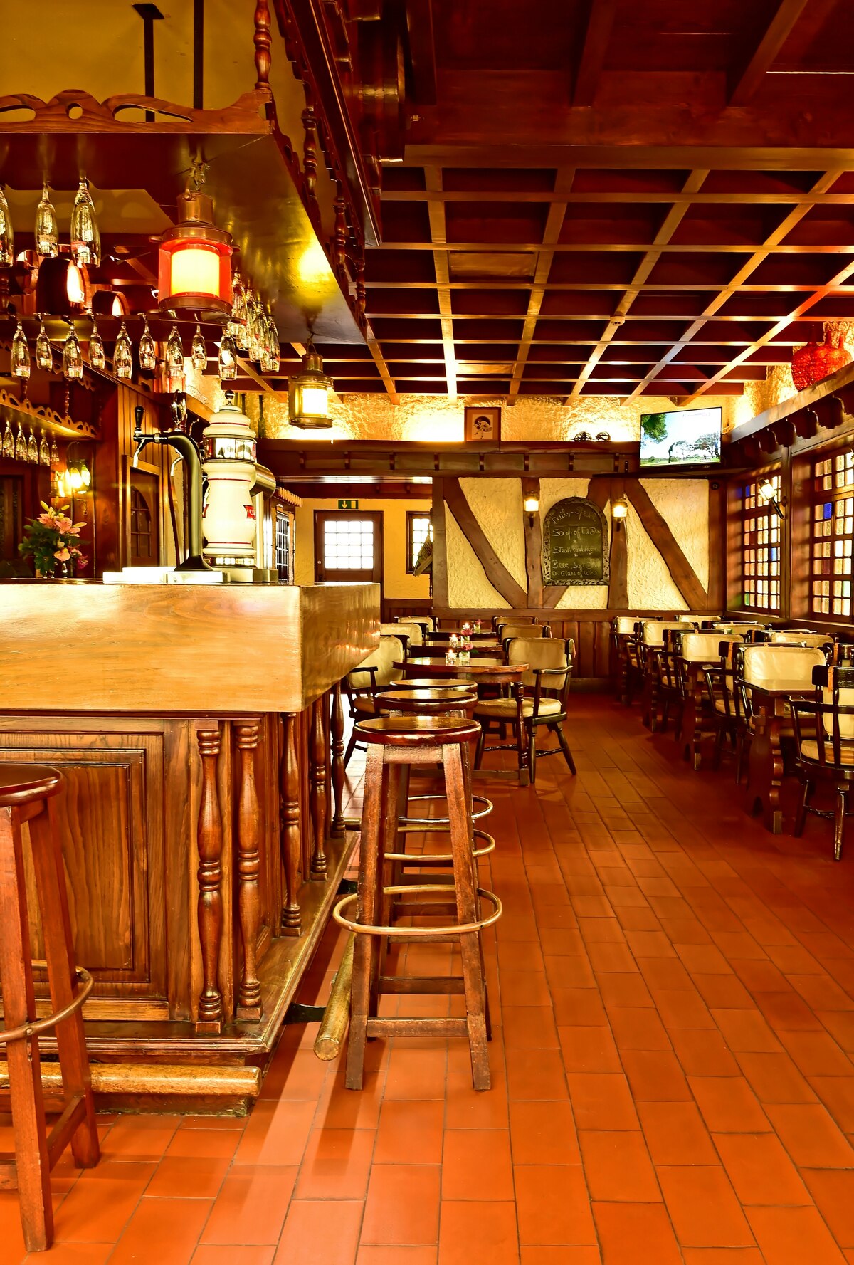 Restaurant the Pub, in the hotel in the centre of Funchal on the seafront