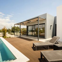 O exterior do Pestana Valley com piscina