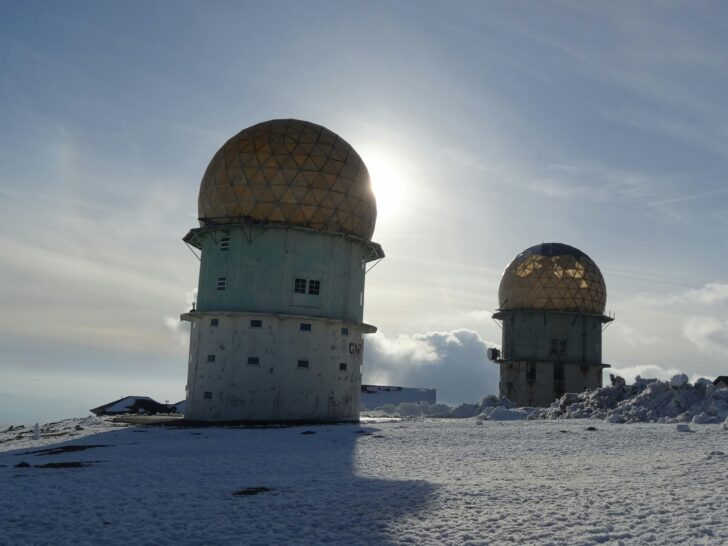 Torres no cimo da Serra da Estrela com Neve